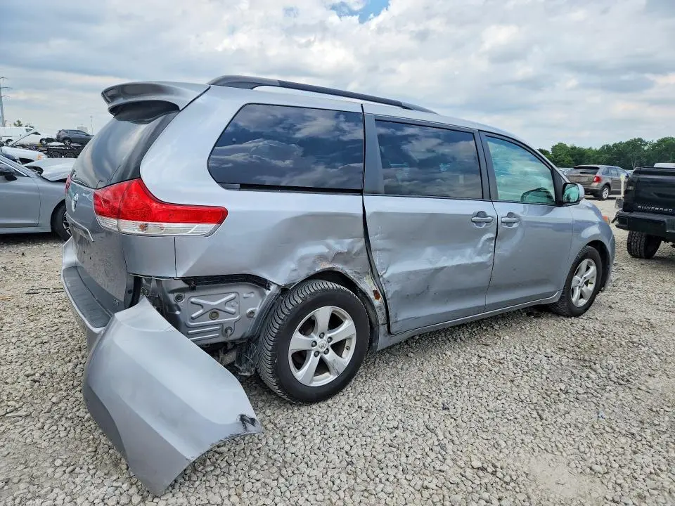 2012 TOYOTA SIENNA LE  