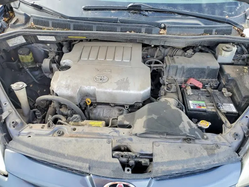 2010 TOYOTA SIENNA   
