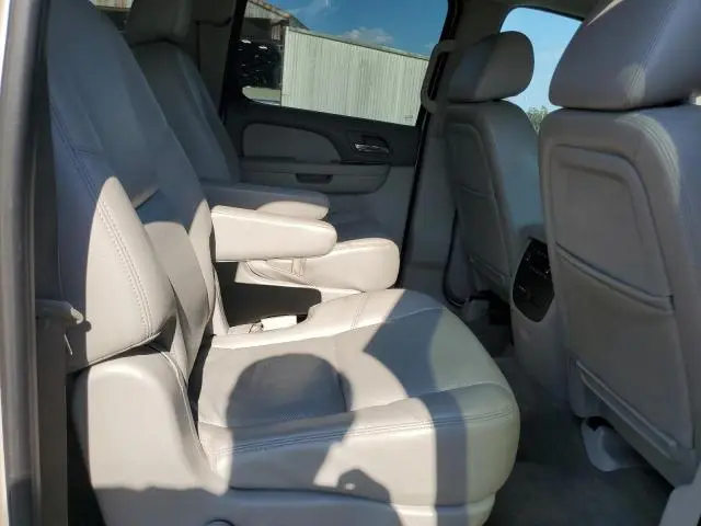 2011 CHEVROLET SUBURBAN C1500 LTZ  
