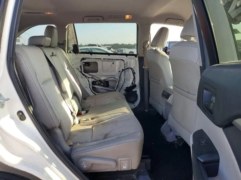 2016 TOYOTA HIGHLANDER LE PLUS  