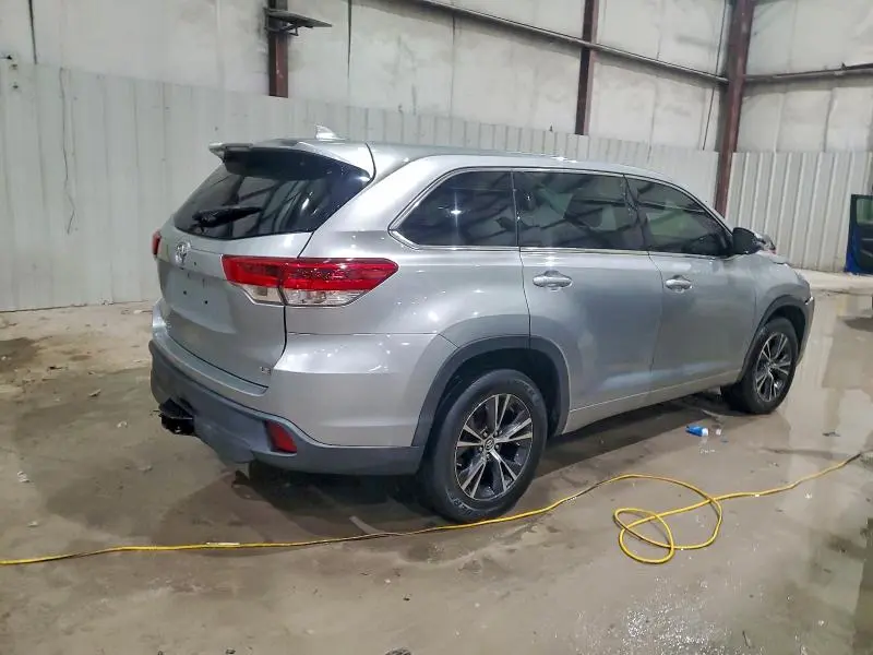 2017 TOYOTA HIGHLANDER LE  