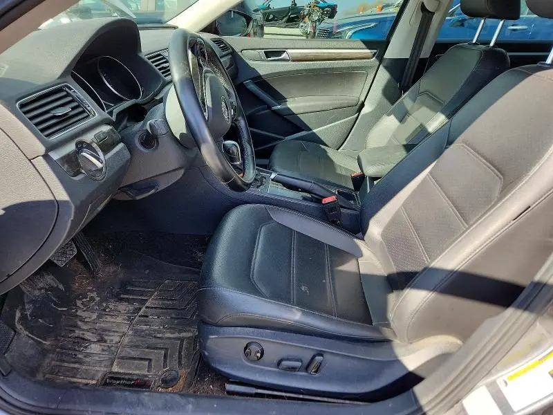 2016 VOLKSWAGEN PASSAT SE  