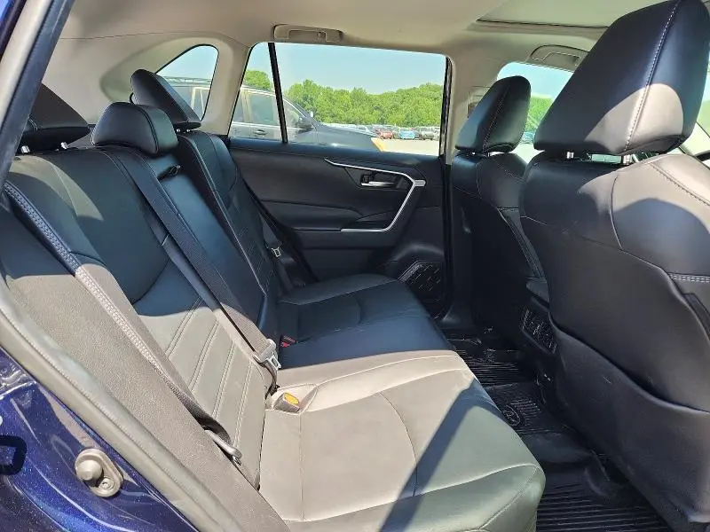 2022 TOYOTA RAV4 XLE PREMIUM  