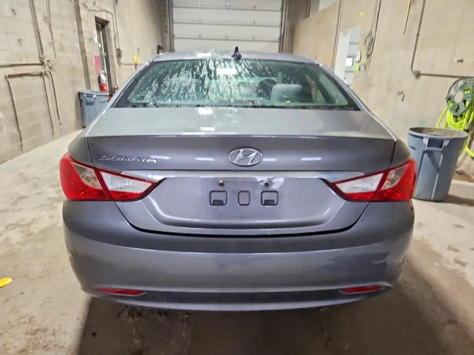 2011 HYUNDAI SONATA GLS  