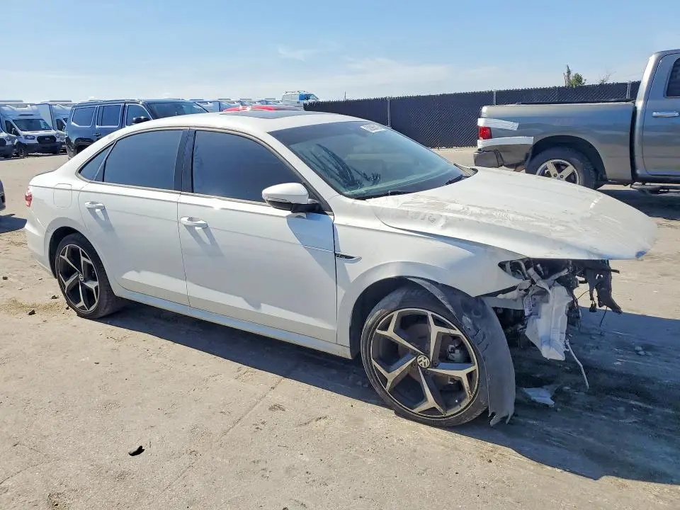 2020 VOLKSWAGEN PASSAT R-LINE  