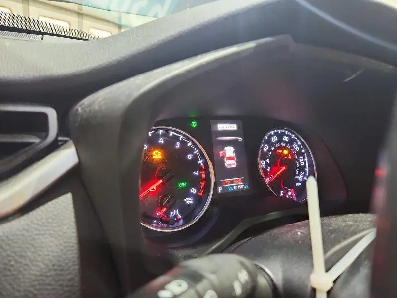 2019 TOYOTA RAV4 XLE  