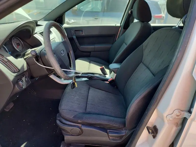 2010 FORD FOCUS SE  