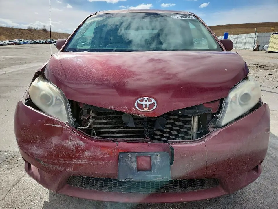 2011 TOYOTA SIENNA LE  