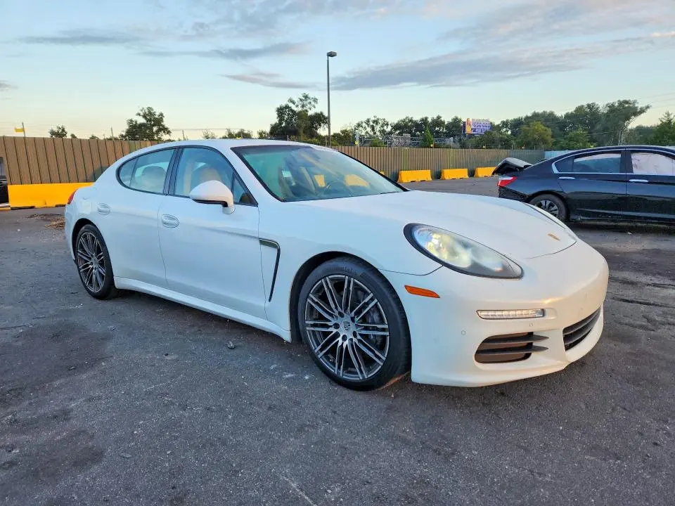 2015 PORSCHE PANAMERA 2  
