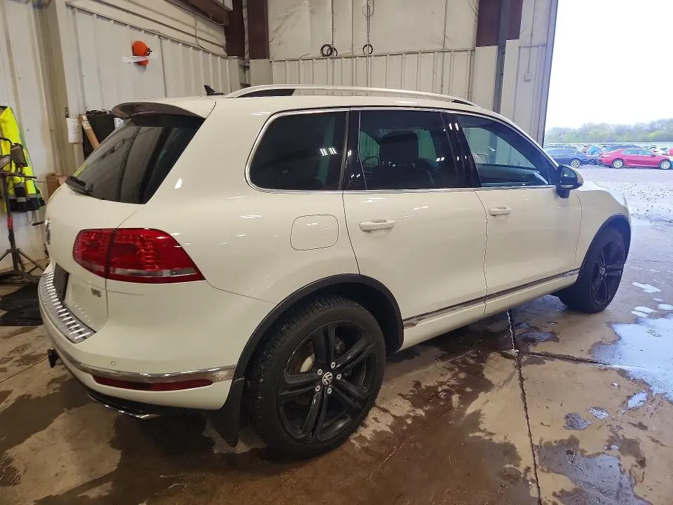 2017 VOLKSWAGEN TOUAREG EXECUTIVE  