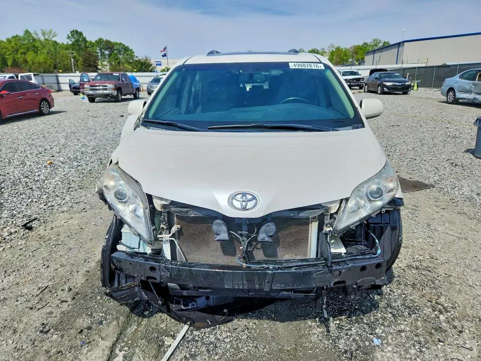 2015 TOYOTA SIENNA XLE PREMIUM 8-PASSENGER  