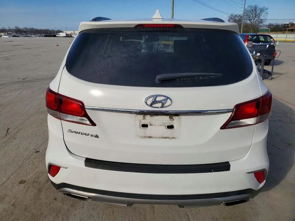 2018 HYUNDAI SANTA FE SE  