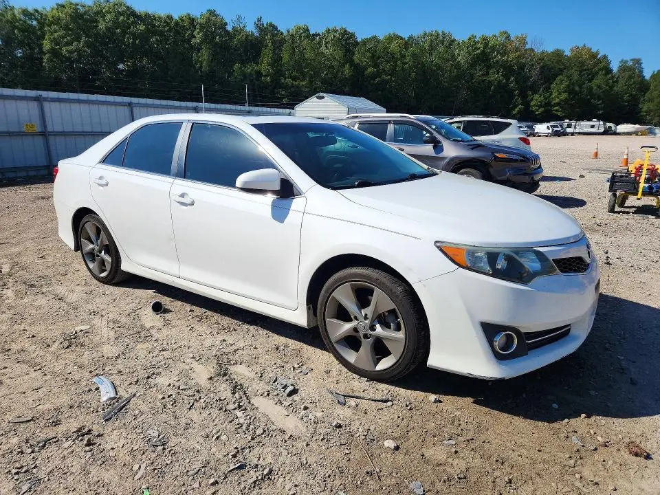 2014 TOYOTA CAMRY SE V6  