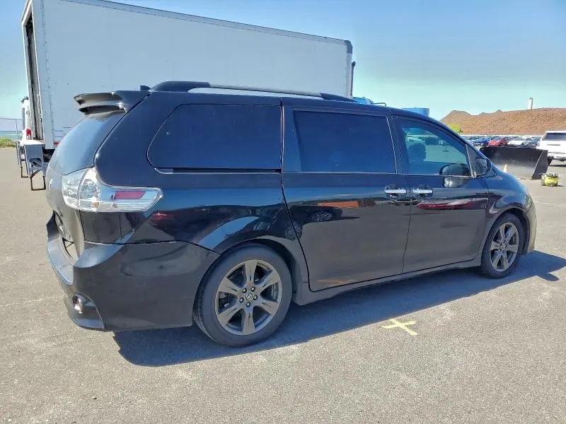 2020 TOYOTA SIENNA SE  