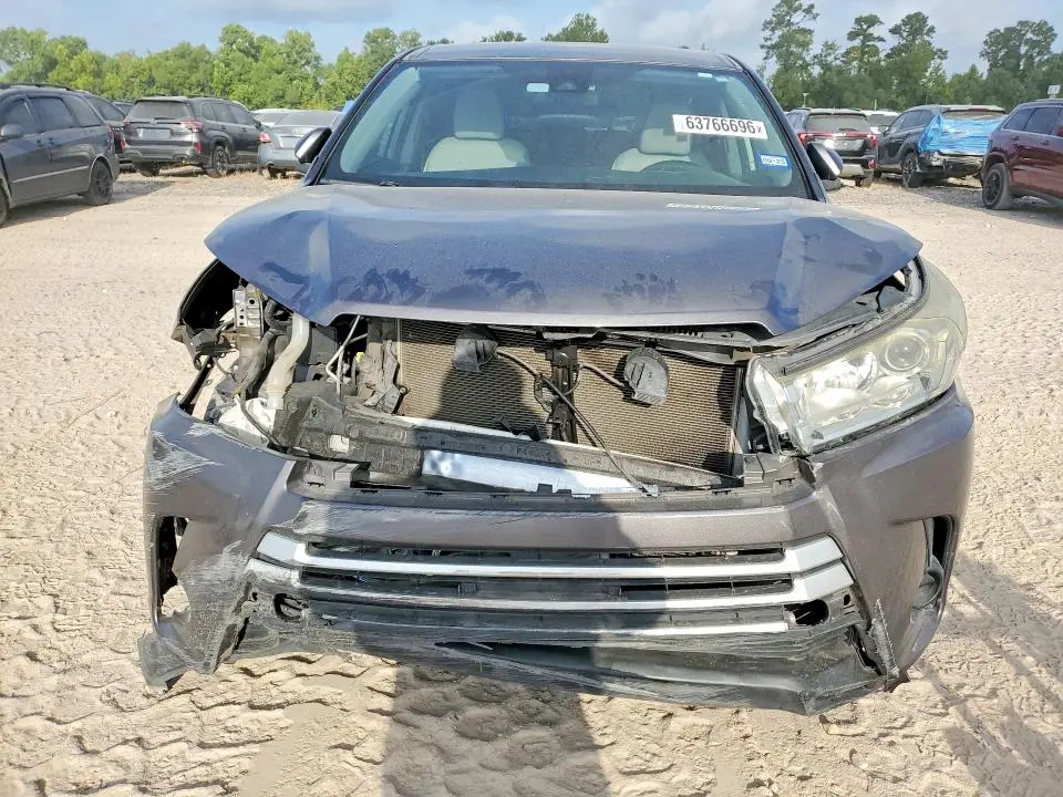 2018 TOYOTA HIGHLANDER LE  