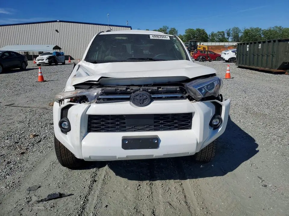 2023 TOYOTA 4RUNNER SR5  