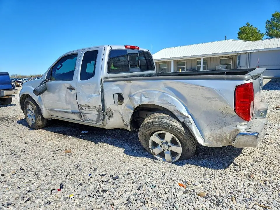 2013 NISSAN FRONTIER S  