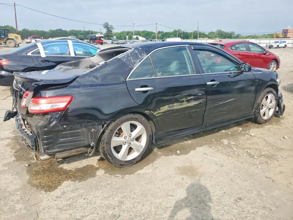 2011 TOYOTA CAMRY SE V6  