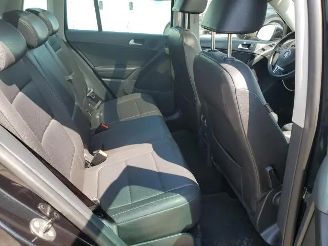 2011 VOLKSWAGEN TIGUAN S  