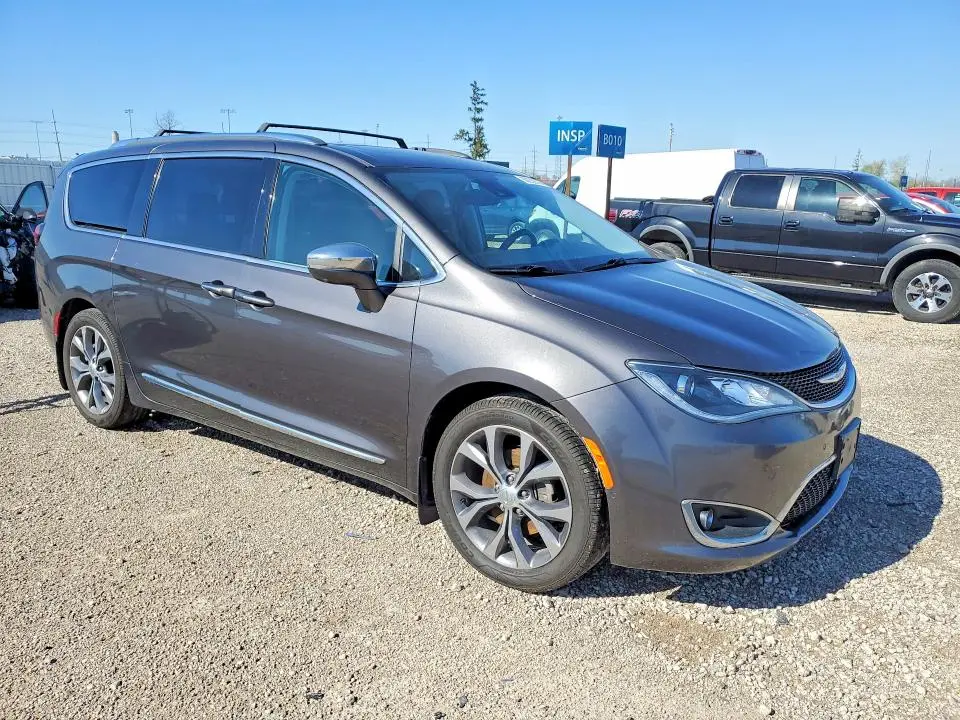 2017 CHRYSLER PACIFICA LIMITED  