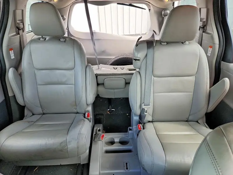 2020 TOYOTA SIENNA XLE 8-PASSENGER  