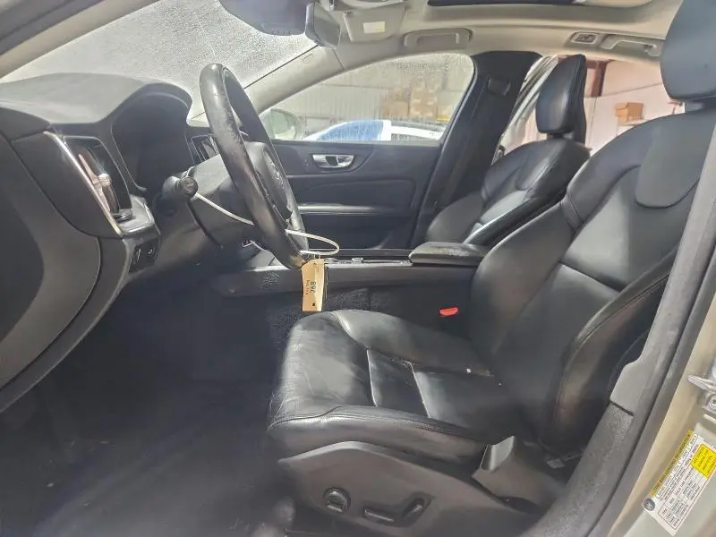 2019 VOLVO S60 T6 MOMENTUM  