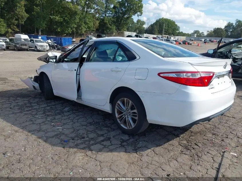 2015 TOYOTA CAMRY SE