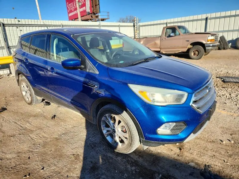 2017 FORD ESCAPE SE  