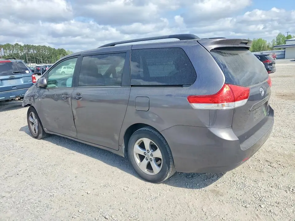 2012 TOYOTA SIENNA LE 8-PASSENGER  