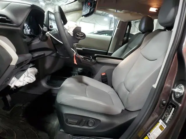 2024 TOYOTA SIENNA XLE  