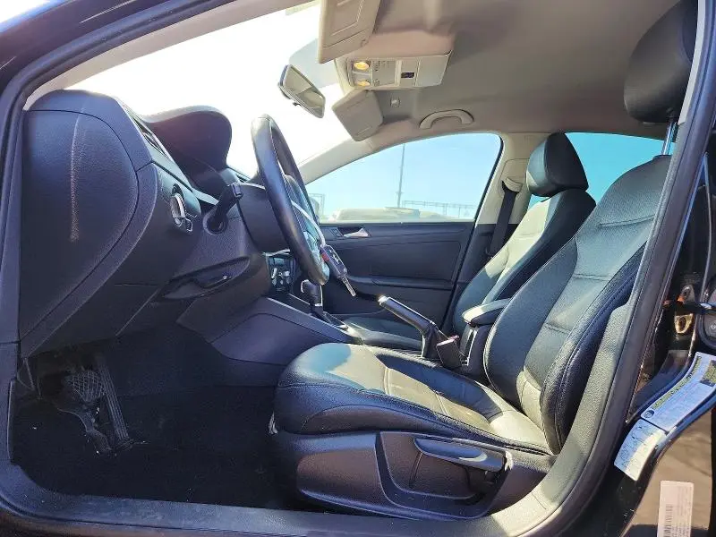 2011 VOLKSWAGEN JETTA SE  