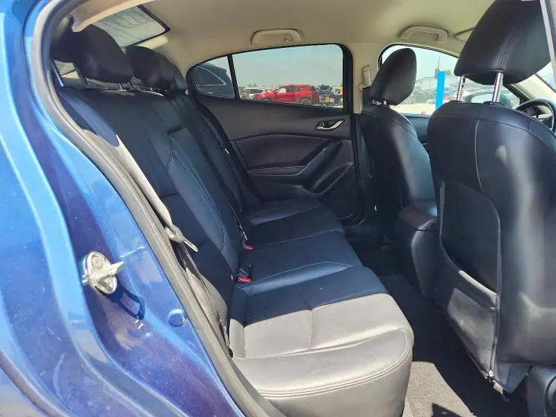 2018 MAZDA 3 TOURING  