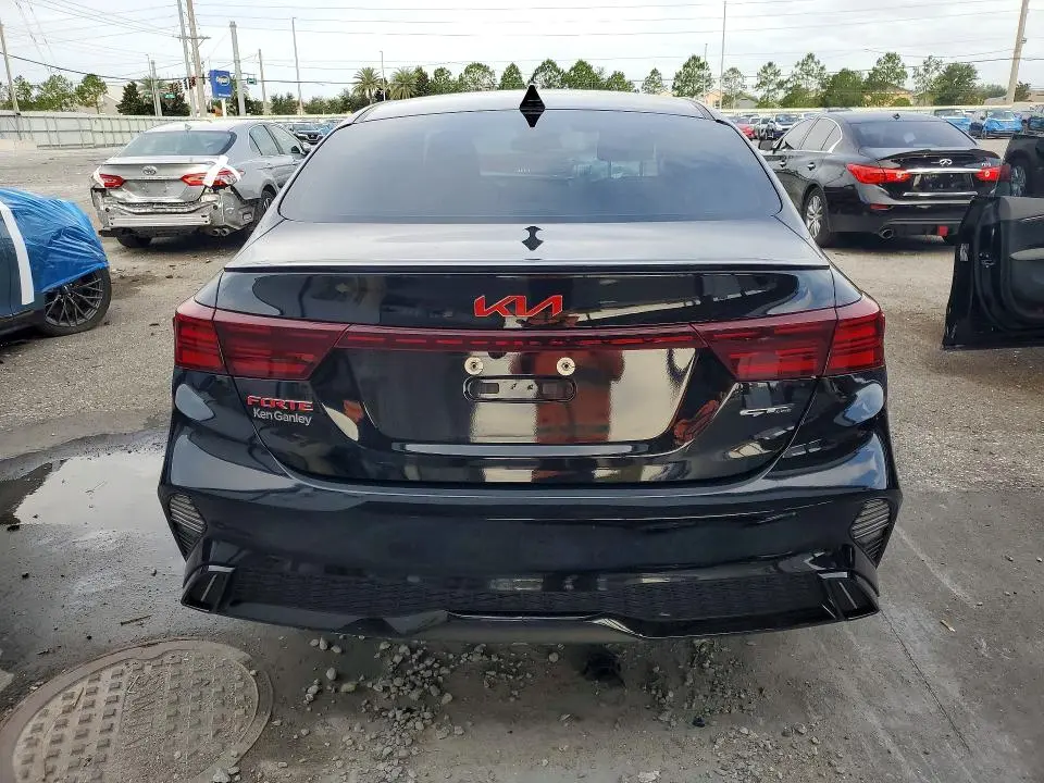 2024 KIA FORTE GT LINE  