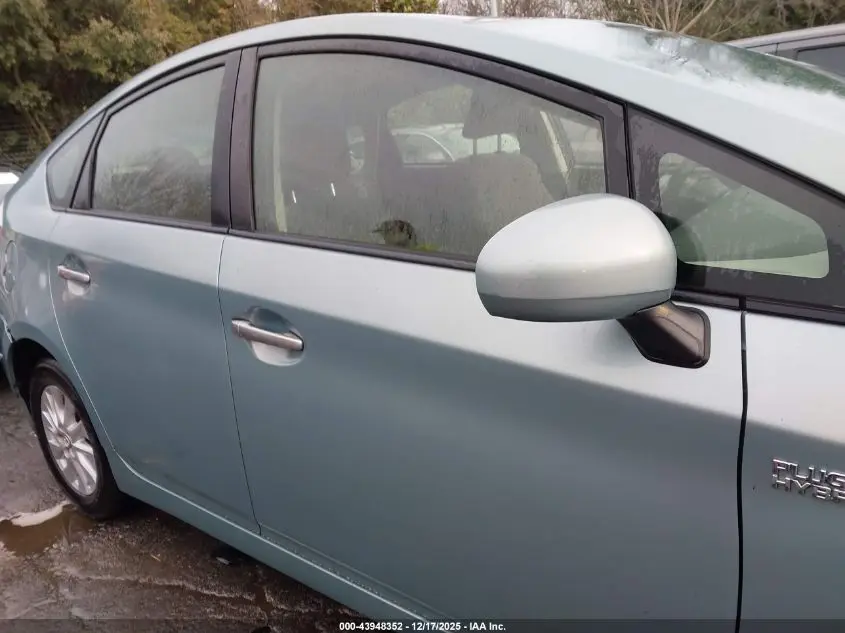 2013 TOYOTA PRIUS PLUG-IN  