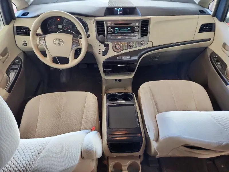 2011 TOYOTA SIENNA LE  