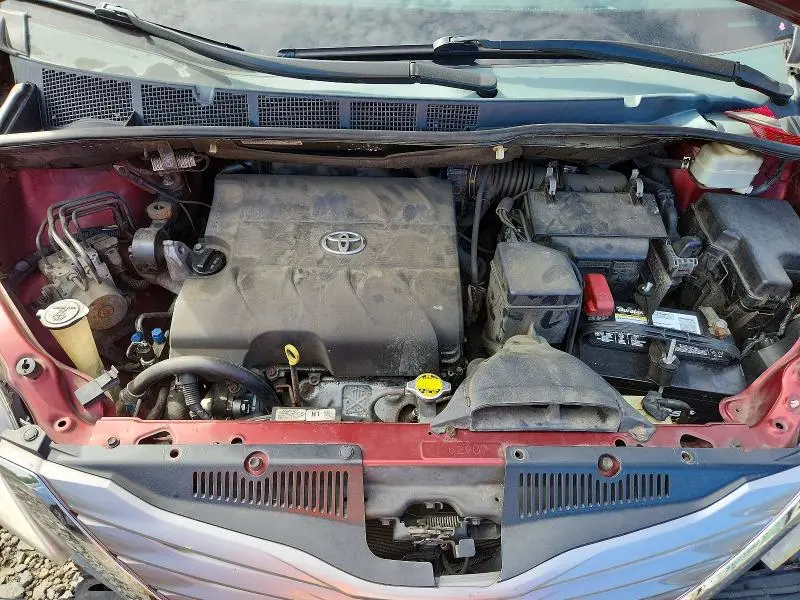 2015 TOYOTA SIENNA XLE 8-PASSENGER  