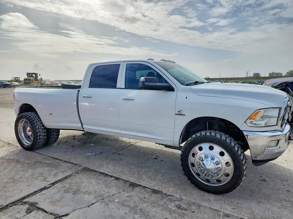 2016 RAM 3500 SLT  