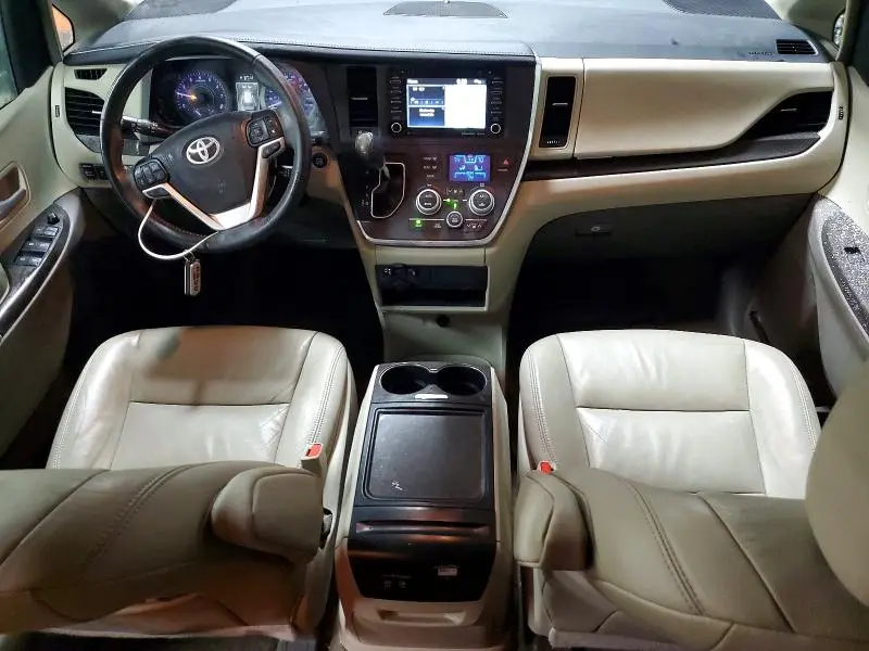 2019 TOYOTA SIENNA XLE  