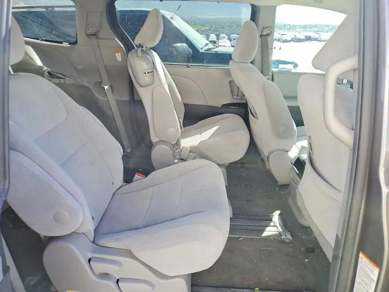 2015 TOYOTA SIENNA LE  