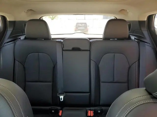 2024 VOLVO XC40 PLUS  