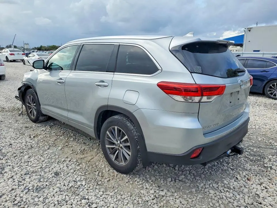 2017 TOYOTA HIGHLANDER XLE  