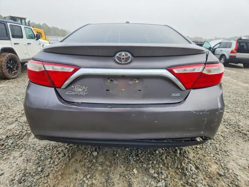 2015 TOYT CAMRY SE   
