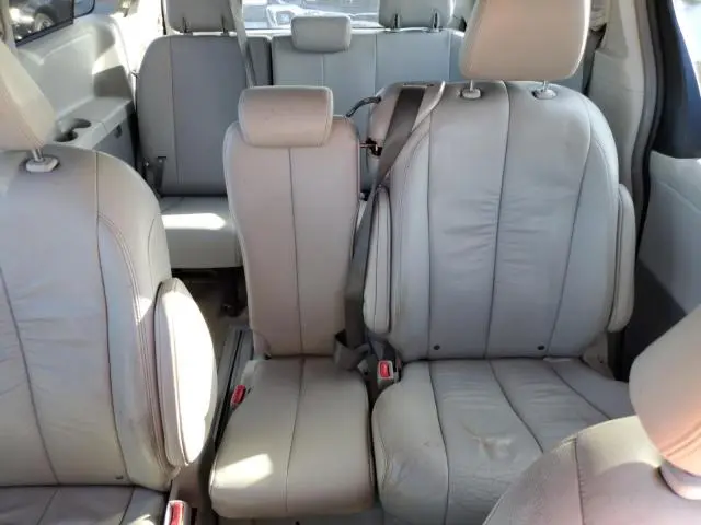 2012 TOYOTA SIENNA XLE  