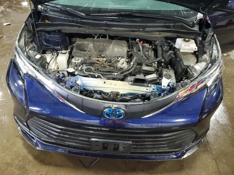 2021 TOYOTA SIENNA LE  