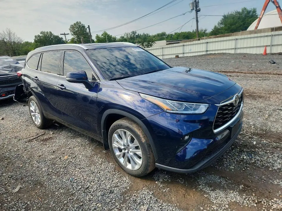 2022 TOYOTA HIGHLANDER LIMITED  