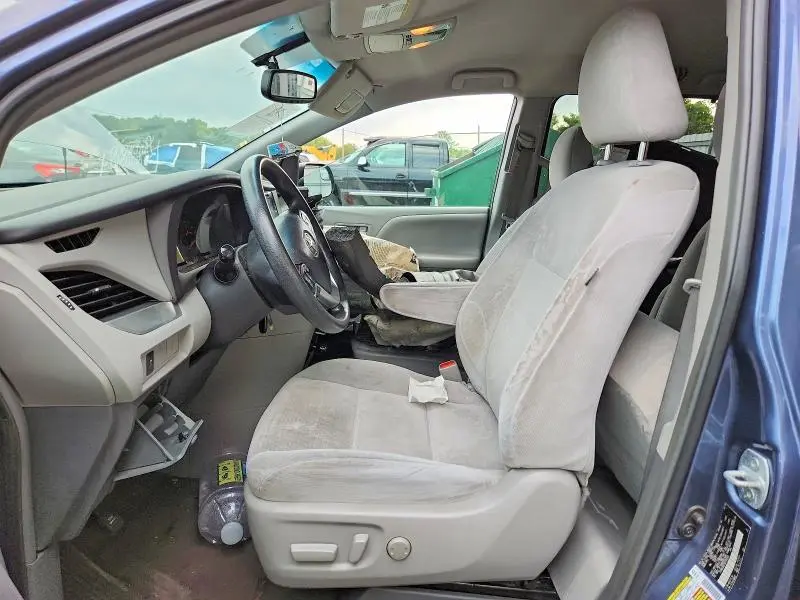 2016 TOYOTA SIENNA LE  
