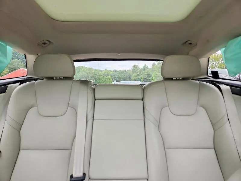 2020 VOLVO XC60 T5 MOMENTUM  