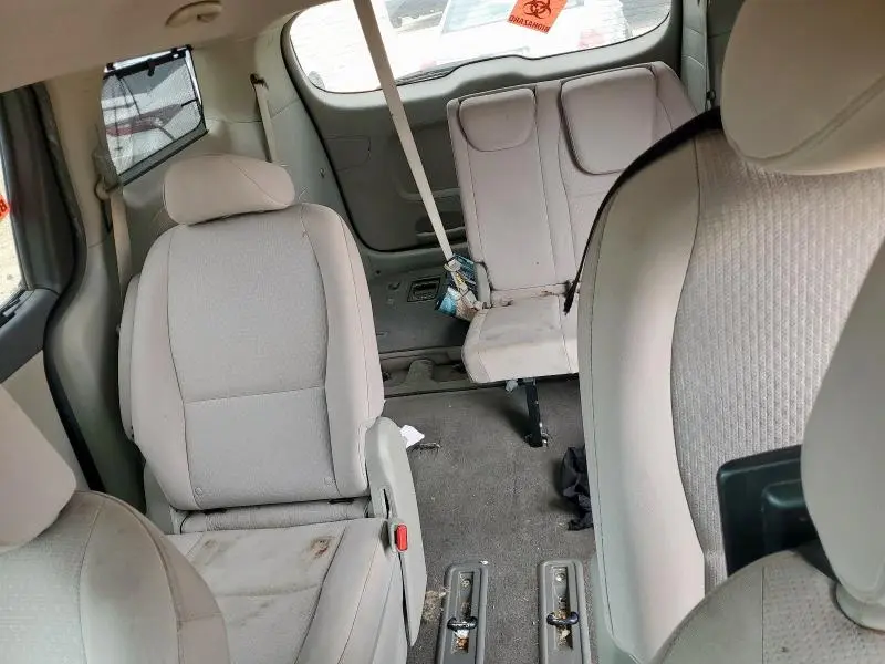 2016 KIA SEDONA LX  