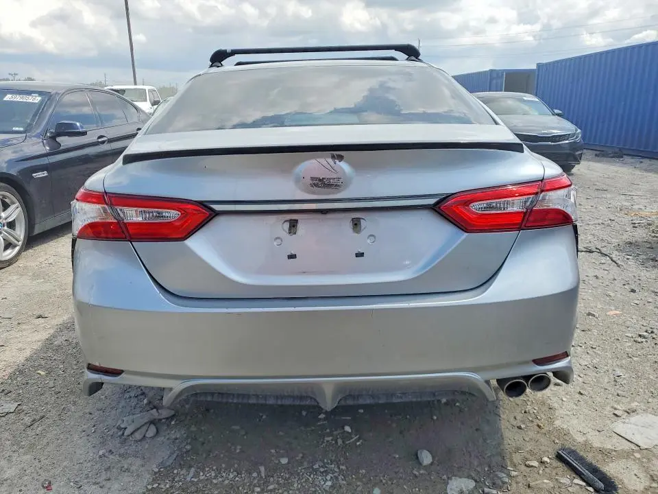 2018 TOYOTA CAMRY SE  
