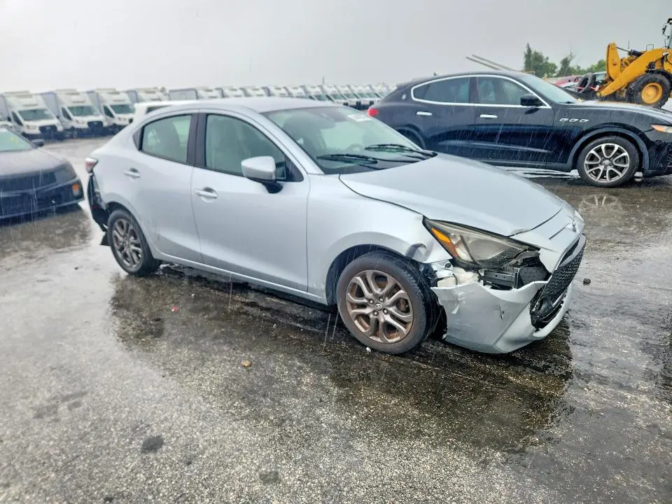 2019 TOYOTA YARIS LE  